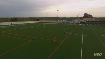 Es la imagen de la jornada en el fútbol español: el golazo de portería a portería en 1ª Regional