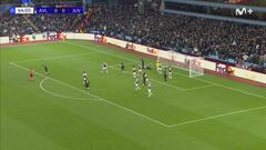 ¡El Dibu Martínez repite en la Champions la mejor parada de la historia del fútbol!