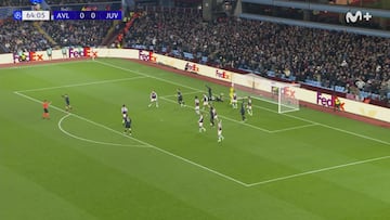 ¡El Dibu Martínez repite en la Champions la mejor parada de la historia del fútbol!