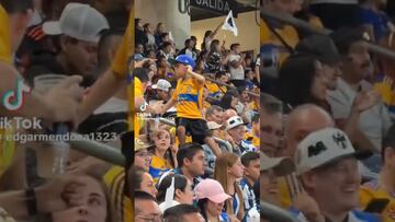 Atención a este niño con jersey de Tigres que cantó el himno del acérrimo rival