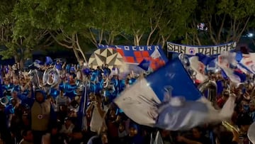 Cruz Azul recibe una serenata previo al partido contra Xolos