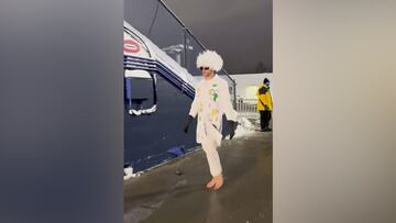 Mad scientist Mack Hollins strides barefoot into snowy Buffalo for electrifying entrance!