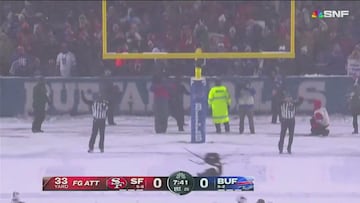 El clip que revoluciona las redes: un fan de los Bills lanza una bola de nieve para evitar el gol de campo de los 49ers
