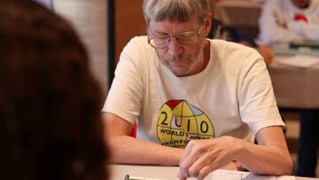 No sabe hablar español y se proclama campeón de Scrabble en castellano: vean cómo lo hace