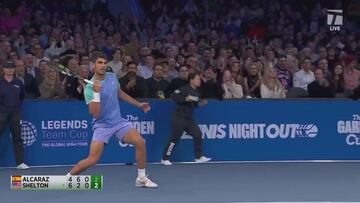 ¡Qué locura, Carlitos! Consigue el punto más difícil del tenis y levanta a todo el Madison
