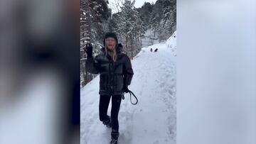 Puyol asombra a las redes y enmudece a su mujer por su ligero ‘outfit’ para ir a la nieve: es único