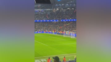 Onana’s jubilant moment: celebrating Diallo’s goal with United’s away supporters!