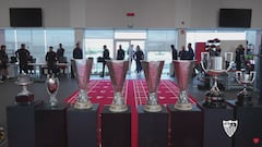 Así fue el homenaje de la plantilla del Sevilla a Jesús Navas en su último partido en el Pizjuán