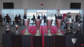 Así fue el homenaje de la plantilla del Sevilla a Jesús Navas en su último partido en el Pizjuán