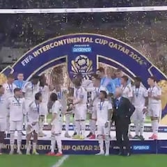 Más de 122 años de grandeza en un solo gesto: esto de Modric a Mbappé es el Real Madrid y sus valores