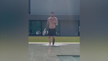 Messi’s poolside charm captured by Antonela Roccuzzo sends the Internet into a frenzy
