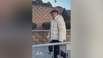 Patrick Mahomes struts into Arrowhead with swagger and confidence, no limp in sight!