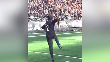 Triumphant 40-Yard field goal by youngster ignites celebration and pizza feast at Bengals Stadium!