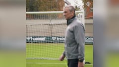 El ‘Chimy’ Ávila de portero contra un jugador del equipo para ciegos del Betis: véanlo porque no tiene desperdicio