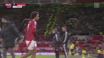 El polvorín infinito en Old Trafford: 0-2 en media hora y sucede esta escena