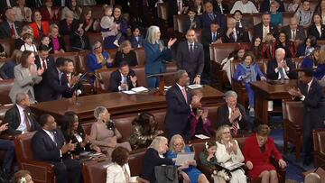 Thunderous applause as Hakeem Jeffries and Mike Johnson cast bold votes for themselves in Speaker clash
