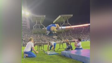 Lo que hace la mascota de este equipo universitario es lo mejor que verán nunca: suma más de 20M de reproducciones