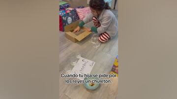 Unos padres regalan a su hija por Reyes un chuletón de un kilo... ¡y graban su reacción!