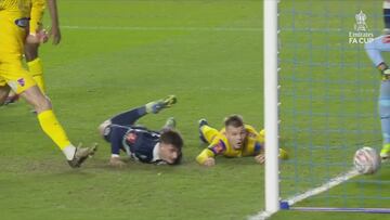 El gol del día en la FA Cup es surrealista a más no poder y lo hace el equipo más odiado de Inglaterra