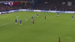 ¡Escándalo en la Premier! Pegan a Cucurella con una de las agresiones del año y no le echan