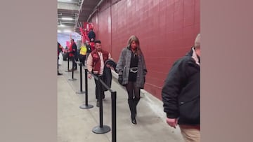 Taylor Swift stuns in a show-stopping outfit at Chiefs vs. Texans game!