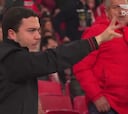 La imagen más vista en Portugal: un aficionado del Benfica tras la polémica última jugada del partido