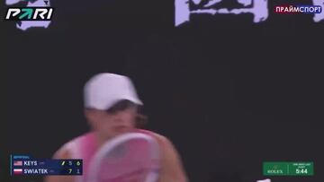 Swiatek revoluciona las redes con una secuencia que es surrealista lo mires por donde lo mires: su rival, incrédula