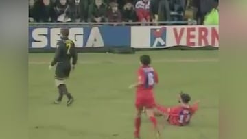 Es uno de los momentos más icónicos y más lamentables de la historia del fútbol: muchos lo recordarán