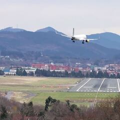 Herminia ya hace estragos: escalofriante aterrizaje de un avión en Bilbao