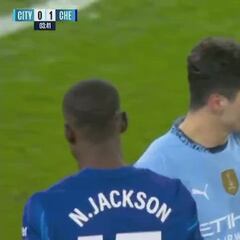 ¿Qué hubiese hecho Diego Costa? Khusanov la lía en su debut y vean lo que le hizo Nico Jackson