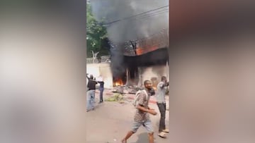 Atacan e incendian las embajadas de Estados Unidos y Francia en Kinshasa