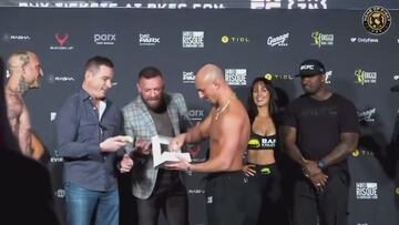 Le lleva un postre a su oponente y termina muy mal: fíjense en McGregor