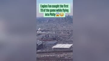 Fan captures Saquon’s first TD from the sky while landing at PHL airport!
