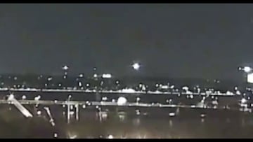 El terrible momento en que avión choca contra helicóptero en Washington