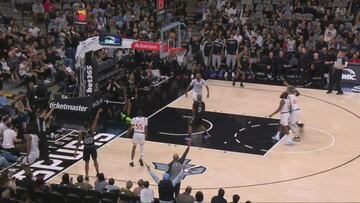 Wembanyama pierde los papeles y sus compañeros le tienen que frenar para no llegar a las manos