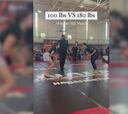 Debuta en jiu-jitsu ante una rival que le saca 40kg: esta pelea de 25′' les va a dejar boquiabiertos