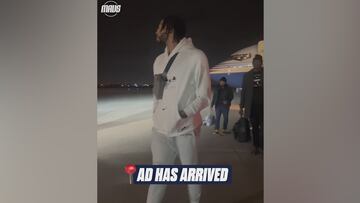 Anthony Davis’ disappointed face after landing in Dallas goes viral