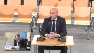 La extraña respuesta de Rubiales sobre si se da ‘picos’ con asiduidad: “Cuando gané en el Bernabéu...”