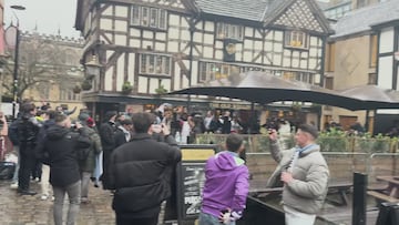 Los cánticos de la afición del Madrid en Mánchester: contra Guardiola e Inglaterra