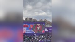 La ‘kiss cam’ de Zorrilla enfoca a una pareja y pasan a otra cámara de golpe: lo que hicieron ya es viral