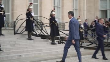 El cariñoso saludo entre Macron y Sánchez en el Elíseo