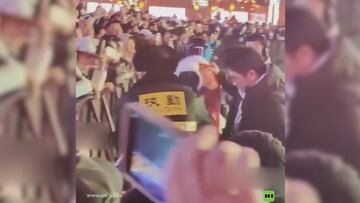 Un robot con inteligencia artificial en China pierde el control y comienza a atacar a la gente