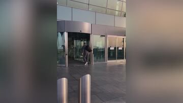 Novak Djokovic withdraws from Doha tournament, limps through airport