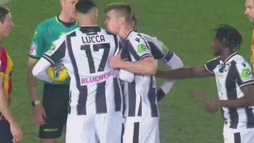 Lío morrocotudo en la liga italiana: se enzarzan por ver quién tira el penalti dejando una bochornosa imagen