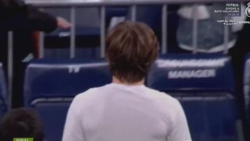 Modric marca uno de los goles de su carrera y tras el pitido hace esto: por cosas así también es una leyenda