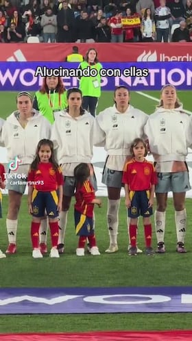 El vídeo viral de una niña que alucina al ver a las jugadoras de la Selección