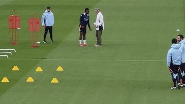 Vinicius, atendido en su pie izquierdo en la víspera de la Real Sociedad