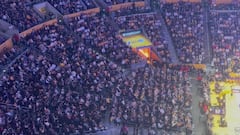 Loud “Thank you, Nico!” chants while Luka Dončić shoots free throws