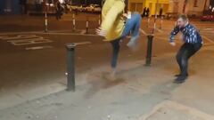 El momentazo de McGregor con dos fans que le estaban imitando en plena la calle: no lo van a olvidar