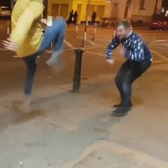 El momentazo de McGregor con dos fans que le estaban imitando en plena la calle: no lo van a olvidar